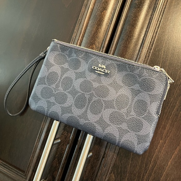 Coach Double Zip wristlet - Picture 7 of 8